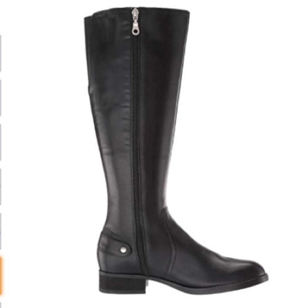 NWT 6 Wide Steve Madden boots!